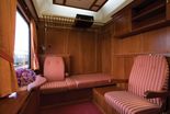 Compartiment dans une voiture-lit de luxe sur le Danube Express en Hongrie. Converti à partir d'une voiture couchette de type Bcm de HEROS.