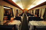 Restaurant de train et voiture-restaurant WRmh 132 historiquement rénovés de Skandinaviska Jernbanor AB en Suède. Photo: Skandinaviska Jernbanor AB