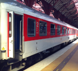 Voiture RIC couchettes Bvcmz 248.5 avec air conditionné. 60 couchettes par nuit, 60 sièges par jour. Deux toilettes avec système de vide. Trois lavabos. Vendu de HEROS à la Rail Release des Pays-Bas.