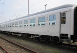 Bremswagen Bimz 264 von HEROS. Schienenfahrzeug mit bis zu 103t Bremsgewicht mit Magnetschienenbremse. Eisenbahnfahrzeuge von HEROS bei RailAdventure für Testfahrten.