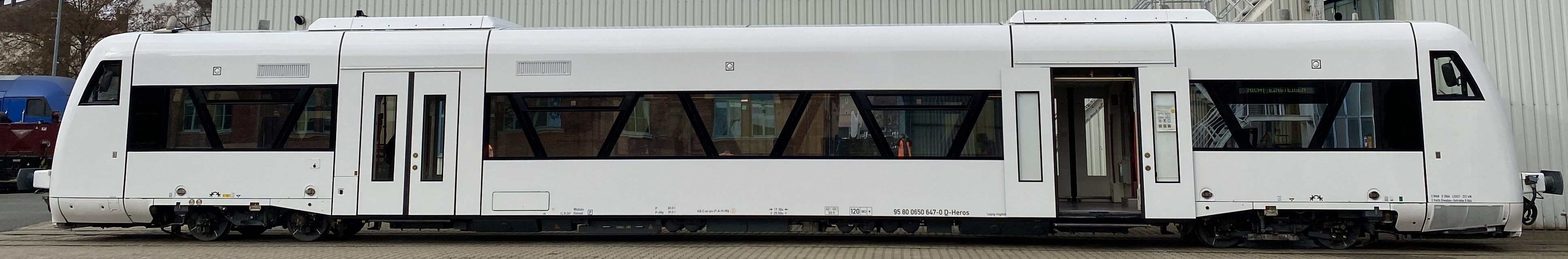 autocarril autoriel rama divisible Stadler RegioShuttle RS1 serie 3 con aire condicionado piso rebajado, entrada rebajada, tren regional, foto: HEROS